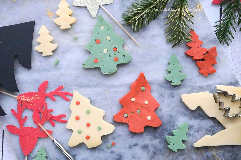 Kerstboom borrelhapje met diverse kleuren kaas