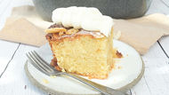 Amandelcake met krokante karameltopping