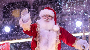 Quem é Júlio Rodrigues? Conheça o 'Bom Velhinho' que completa 20 anos recebendo o público no Natal Luz de Gramado