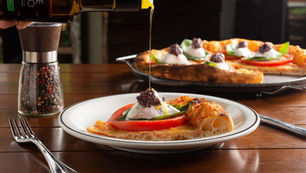 Viagem com sabor: 69% dos brasileiros escolhem destinos com foco na experiência gastronômica, aponta Booking.com