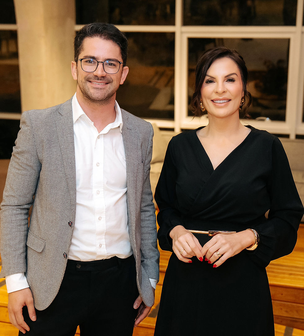 O cirurgião plástico Matheus Martini ao lado da biomédica Karen Goulart, anfitriã do Círculo Diamante, celebraram o início da parceria profissional durante exclusivo para convidados – Crédito: Leandro Araújo