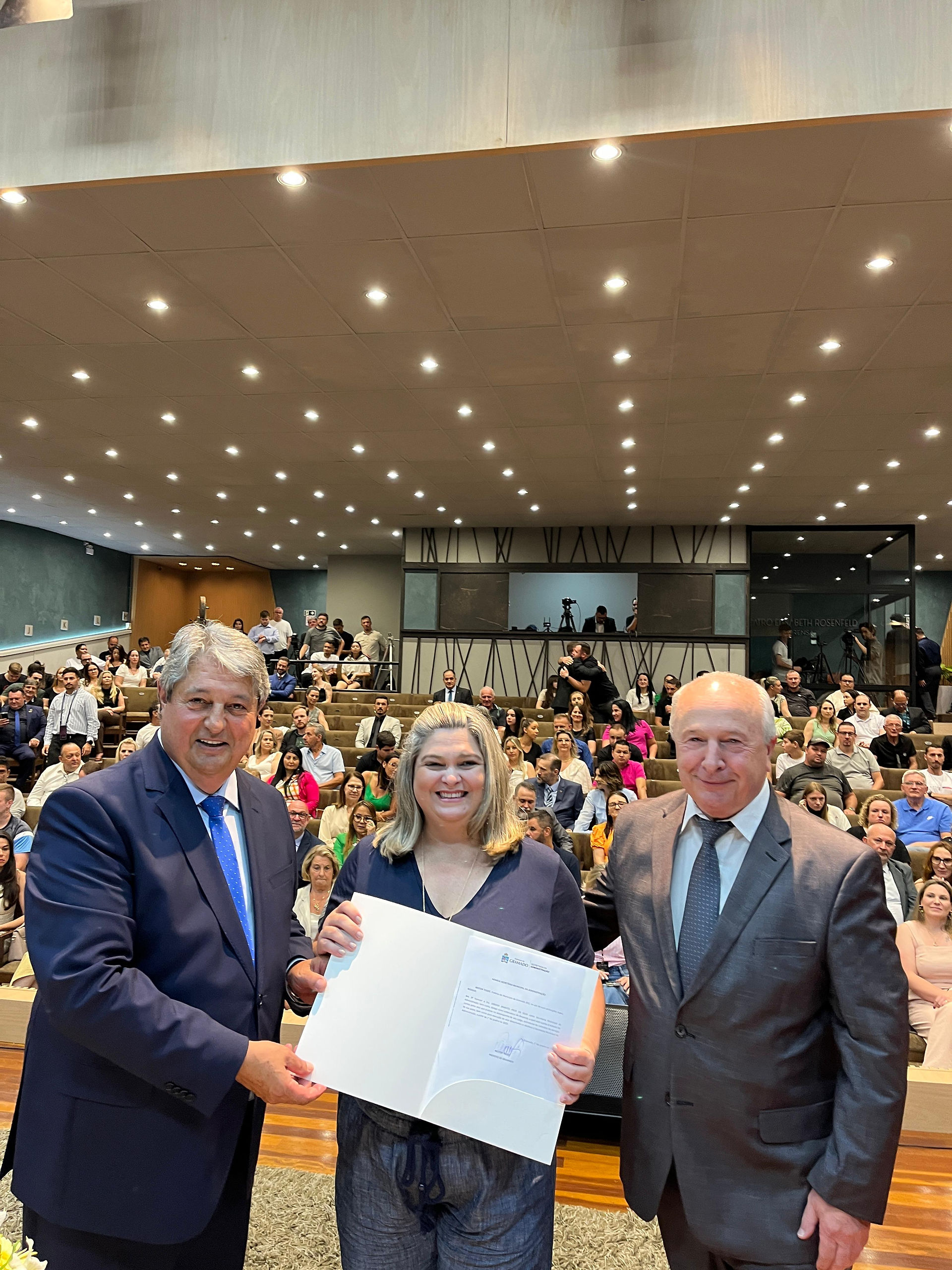Secretária da Administração: Débora Brantes