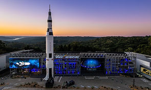 Pais 'embarcam' para a lua em celebração especial no Space Adventure Canela