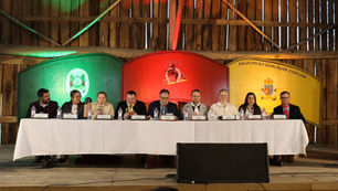 Vereadores: Ike Koetz; Maria de Fatima; Fernanda Pereira Dias; Roberto Cavallin; presidente, Neri Nascimento; Pedro Lazaretti; Professora Denise; Vivi Cardoso, Rafael Ronsoni. Foto: Divulgação