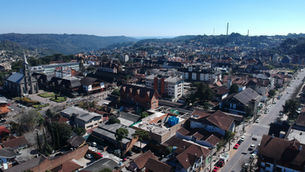 Gramado, um canteiro de obras.