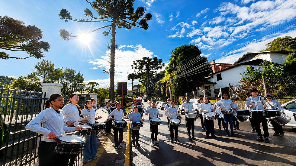 A Banda Marcial da EMEF Maximiliano Hahn , regida pelo maestro Rodrigo Drecksler fez a abertura da solenidade. 