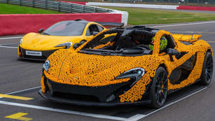 McLaren P1 feito de Lego