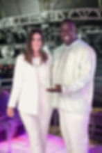 A presidente do Instituto SAMbA, Jessica De Carli, com o Rei Momo coroado na noite, Carlos Eduardo Marques de Souza - Crédito William Cabral