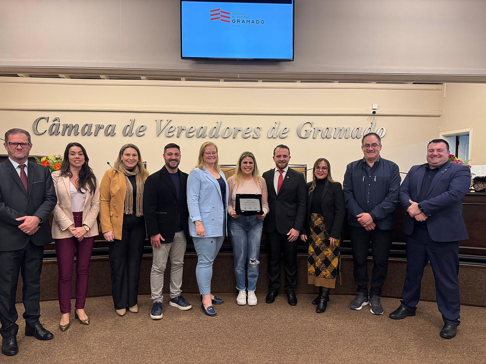 Vereadores: Rafaael Ronsoni, Vivi Cardoso, Fernanda Pereira Dias, Ike Koetz, Prof. Denise; diretora do Santos Dumont, Luana Borges; vereador Pedro Lazaretti; Dra. Maria de Fátima; Neri Nascimento; Roberto Cavallin. Crédito: Divulgação