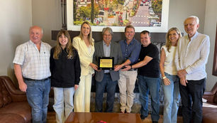 Prefeitura presta homenagem ao Hard Rock Cafe Gramado