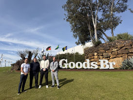 Diretor da Goods Br, Mateus Neumann; diretor do grupo DeCacau Gramado, Aureo Romanzini e Lucas Romanzini, diretor da Goods Br, Josué Neumann Spengler, durante confirmação da negociação do Centro de Distribuição em Gramado. Foto: Divulgação