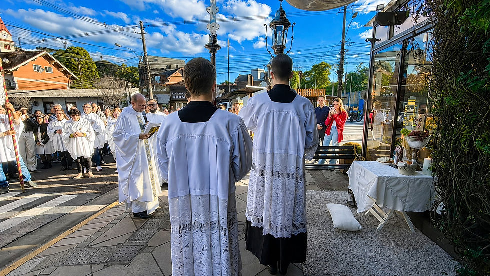 Parada na São Pedro Casa de Pães, onde estava montado um altar. Foto: Tela Tomazeli