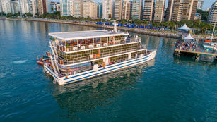 Catamarã Floripa celebra dois anos com novas experiências para turistas