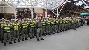 5ª edição da Operação Convergência - Batalhão Escola, que reforça a segurança em Gramado e Canela até domingo (09), durante o feriado do Dia dos Pais.