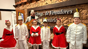Alunos dos 4ºs e 5ºs anos participaram da Sessão Ordinária desta segunda-feira (28). O desfile reunirá toda a escola no dia 4 de dezembro, no bairro Floresta. Foto: Divulgação.