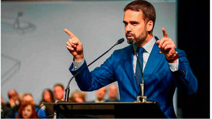 Leite revê discurso e política de comunicação