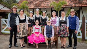 35ª Oktoberfest de Igrejinha apresenta trajes oficiais da Seniorin, do Bubchen e da Mädchen