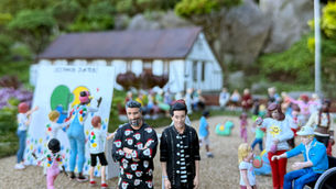 Mini Mundo reforça compromisso com a inclusão em homenagem a Marcos Mion e seu filho no Dia Mundial do Autismo