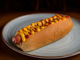 O Cachorro-Quente alemão, conquistou Tela Tomazeli, editora do site Gramado Magazine, Gramado, RS