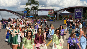 Presenças de cortes de diferentes festas do Rio Grande do Sul movimentam o Parque da Festa da Uva neste sábado