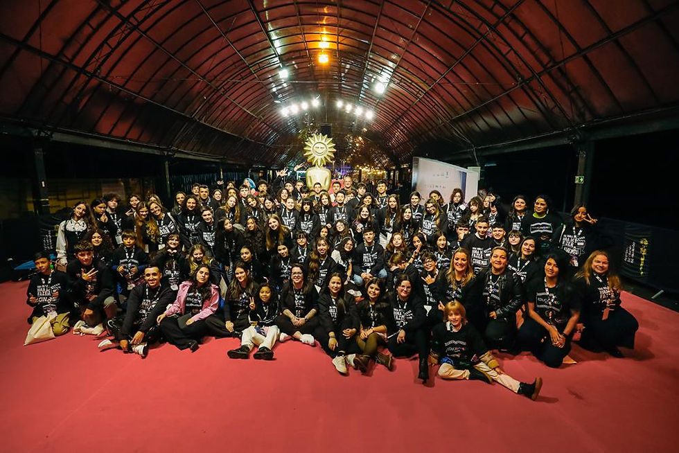 No Palácio dos Festivais alunos do Educavideo. Festival de Cinema ade Gramado