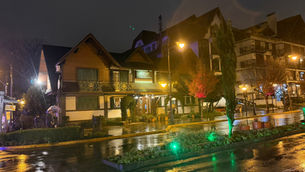 Gramado, RS prorroga até janeiro de 2027 a suspensão de novos projetos de hotéis, pousadas, resorts, restaurantes, bares e similares com capacidade superior a 20 unidades habitacionais ou 20