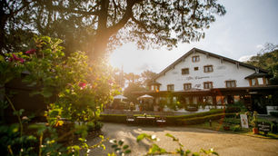 Hotel Ritta Höppner completa 68 anos em Gramado com Chá da Tarde especial