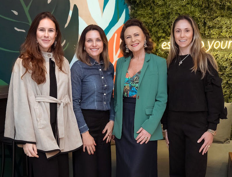 As profissionais Bruna Meletti, Caroline Dalcin, Rosângela Ghesla Meletti e Diordia Piccoli Gallicchio uniram forças para promover o evento Saúde em Movimento, na Unicesumar – Crédito: Leandro Araújo