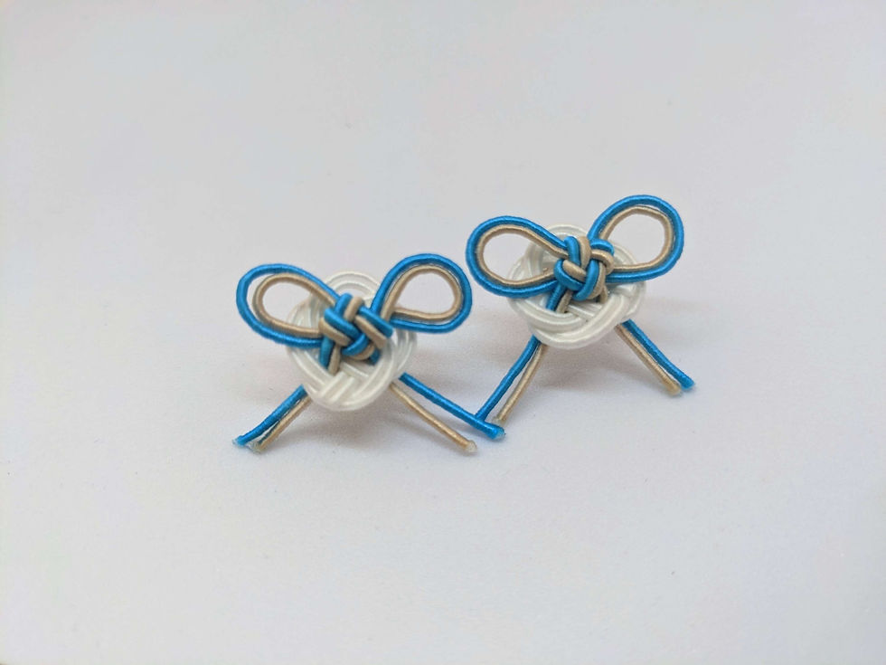 サムネイル： 水色ベージュのフェミニンピアス