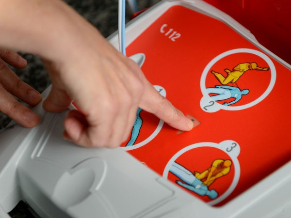 Miniature : Défibrillateur semi-automatique SCHILLER FRED PA-1