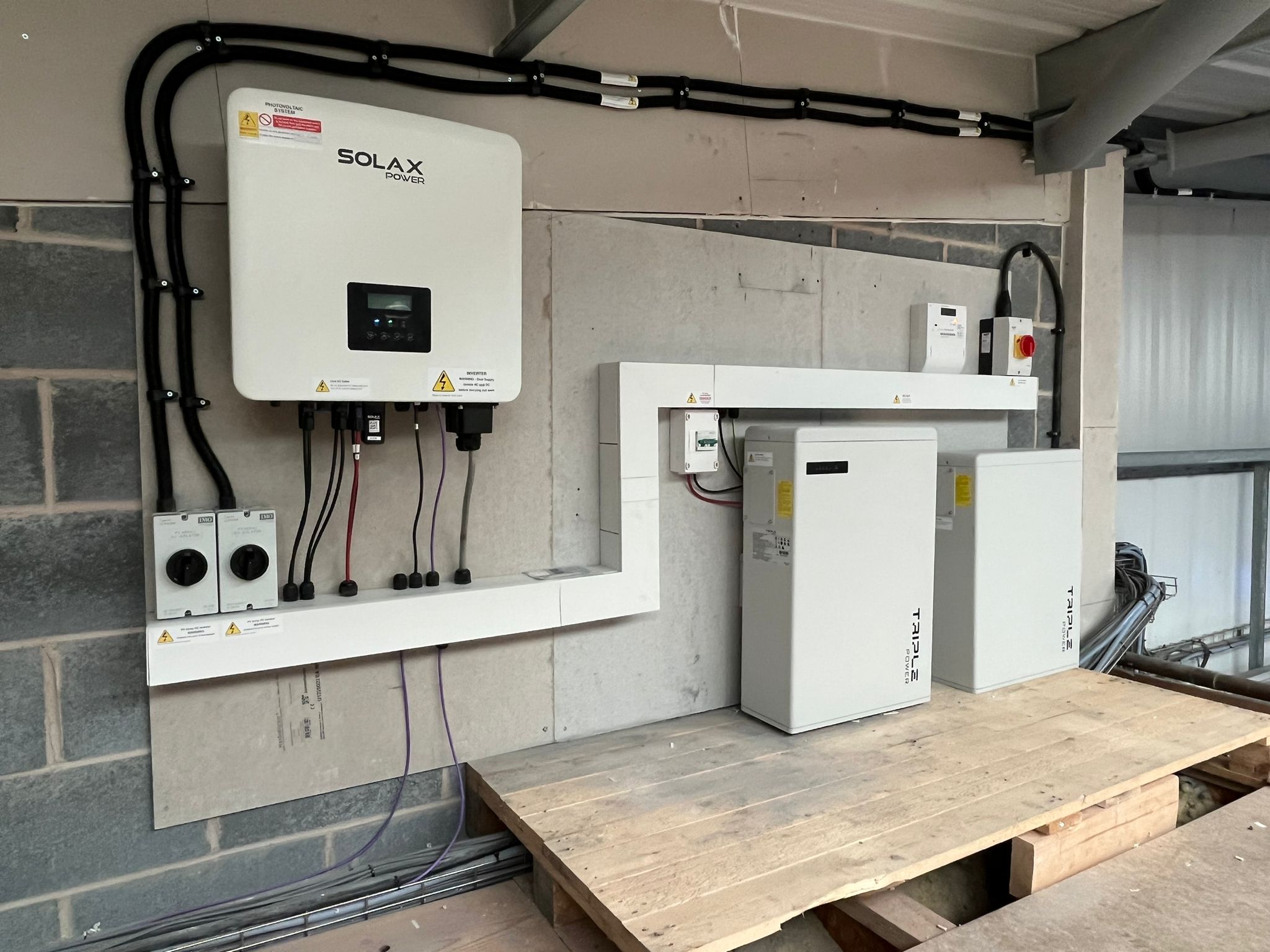 Solax 3 phase inverter and battery