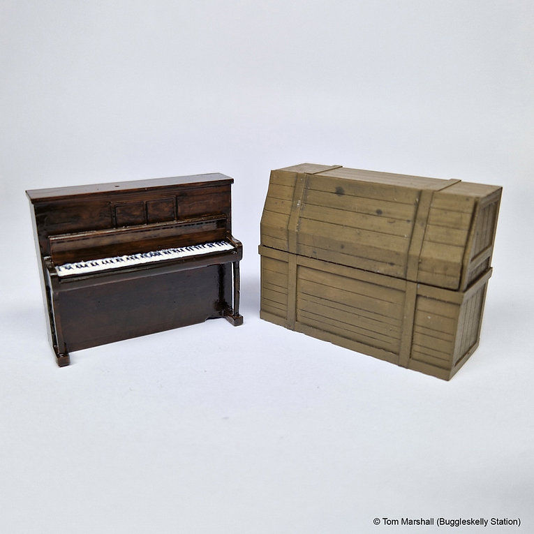 Music Box - Piano & Crate Scale Model - Model Railway/Diorama - Unpainted