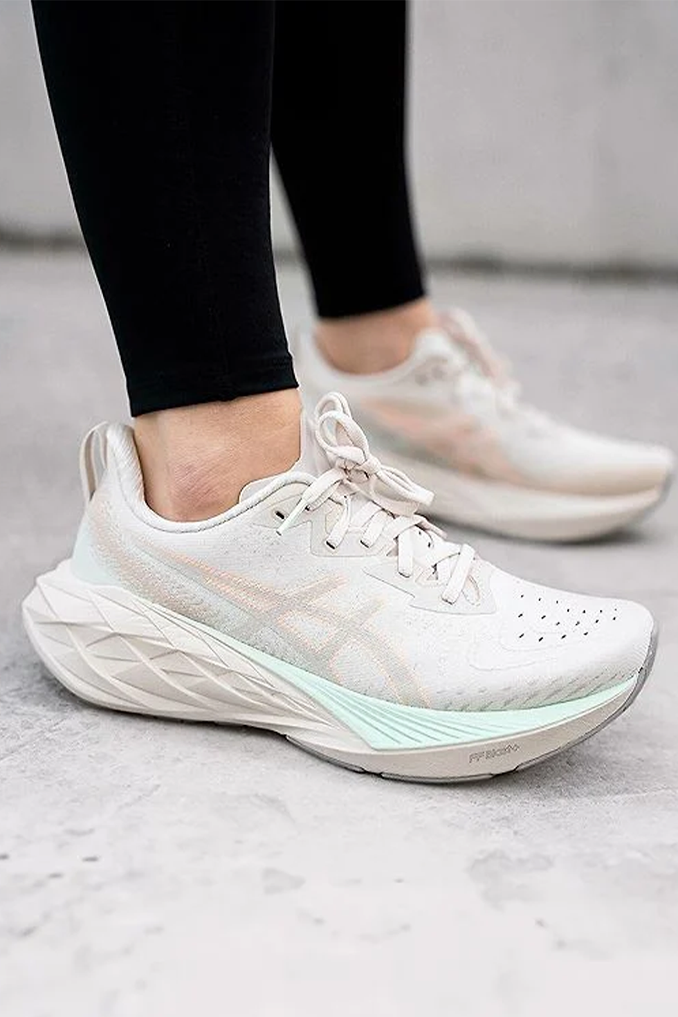 Thumbnail: Asics - Novablast 4 Running Shoes - Beige