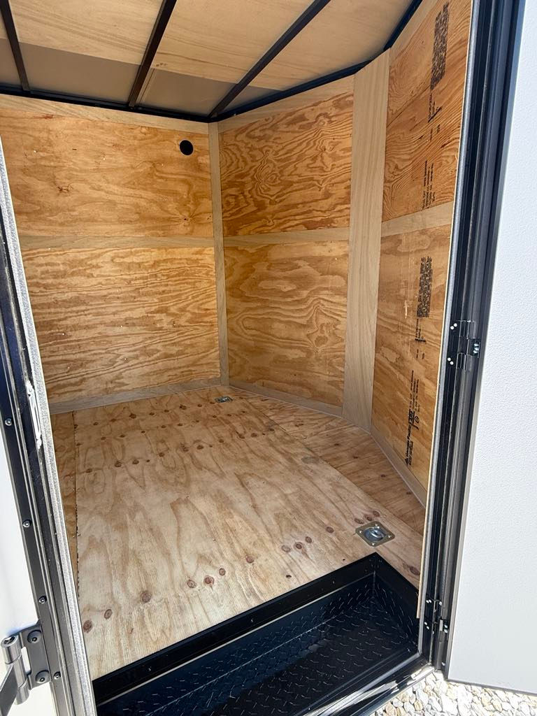 Thumbnail: 2026 Yellowstone 8.5x16 Silver/ Blackout, Polycor .080, 7' Interior, 10k GVWR