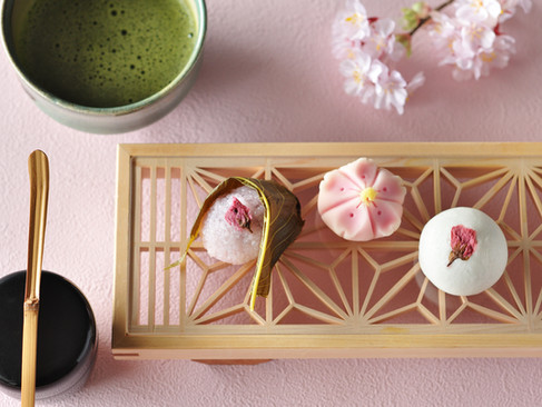 Sakura-themed wagashi. Credit: Hoshino Resorts