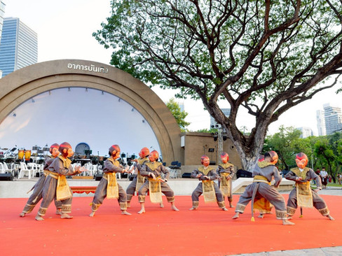 Young Khon performers and the Royal Bangkok Symphony Orchestra brought an evening of classical Thai 