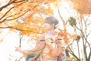 紅葉の美しい時期、成人式前撮りin岡崎城公園・葵松庵（岡崎市）バリエーション豊かに楽しむ振袖ロケーション撮影｜成人式前撮り｜振袖撮影｜秋のロケーション撮影｜愛知出張カメラマン｜Maity Photography｜