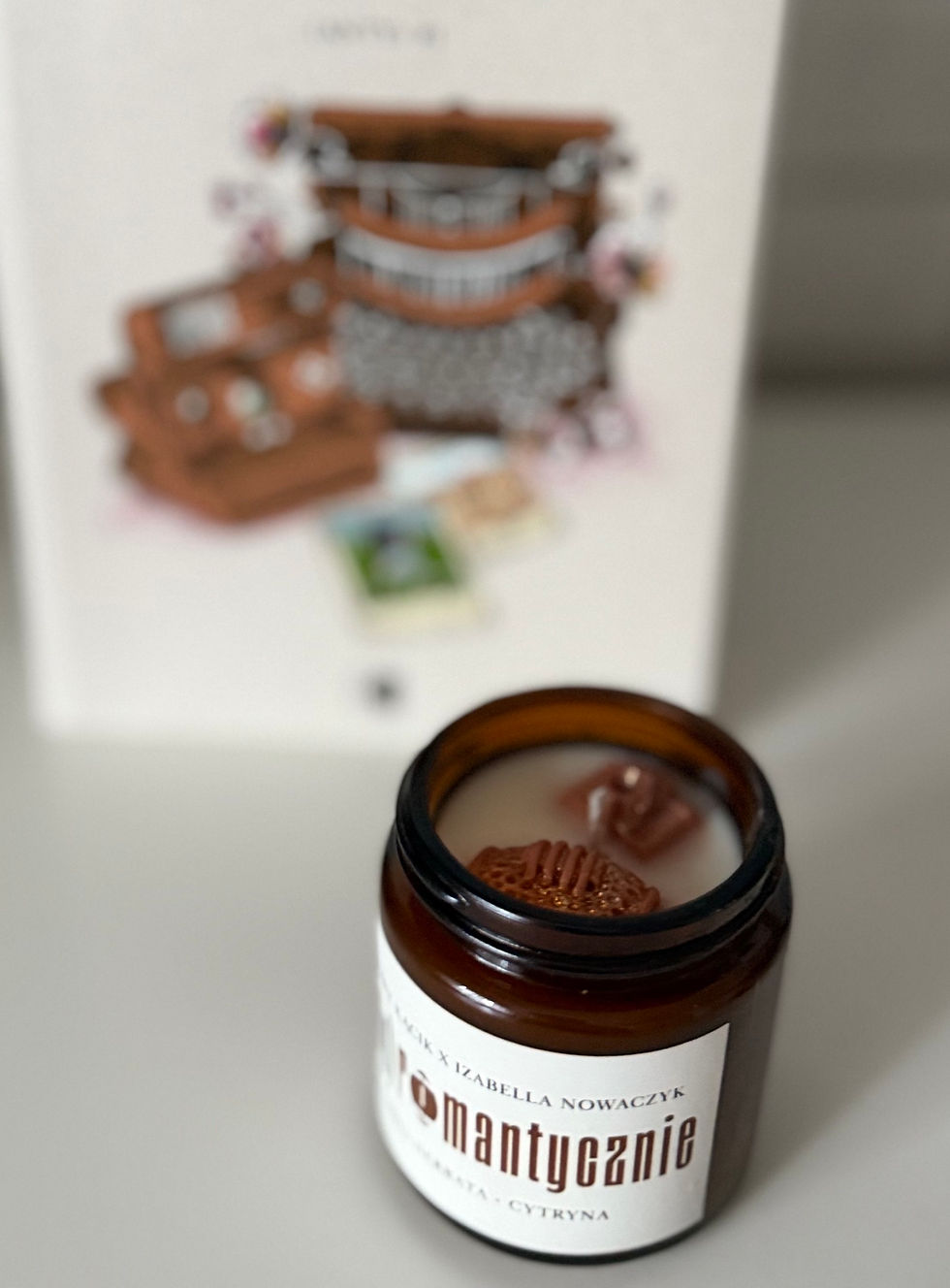 Miniatura: Antyromantycznie • Izabella Nowaczyk • czarna herbata • cytryna