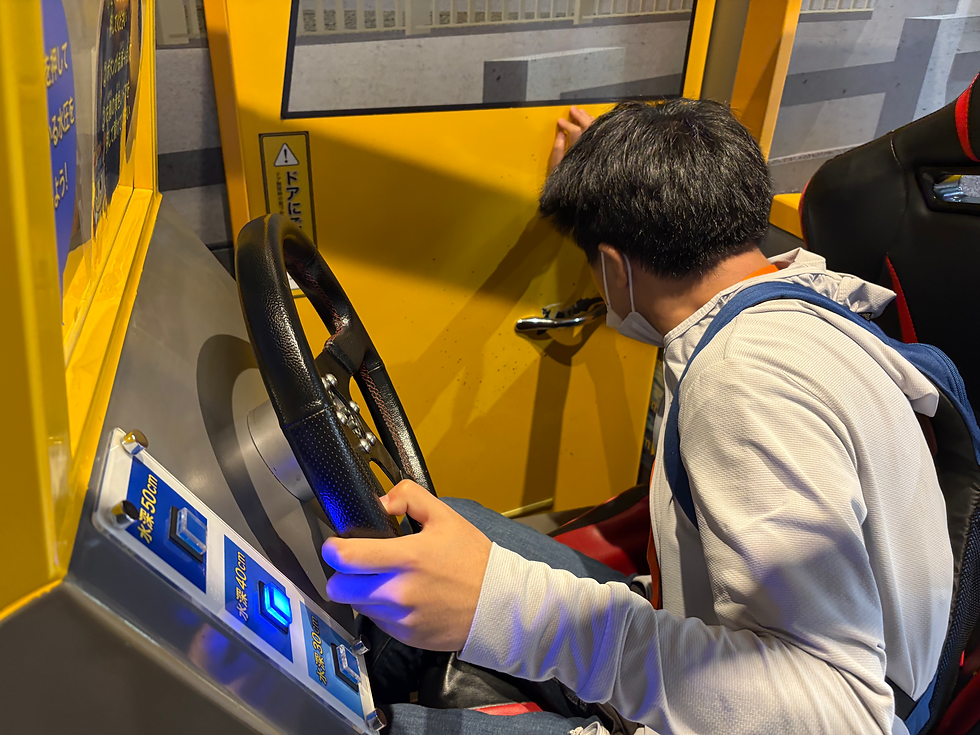 浸水した車内からドアを開ける体験