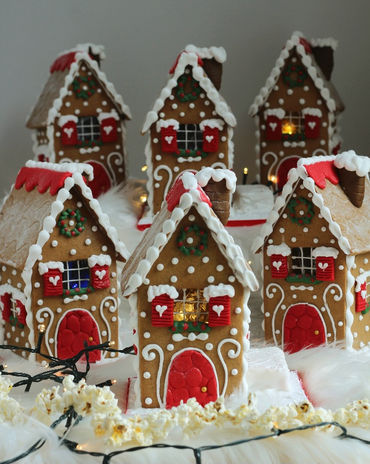 Fairy Tale Nook
A whimsical gingerbread scene inspired by a magical fairy tale, filled with charm, wonder and tiny handcrafted details.
