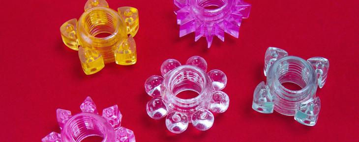 Image présentant des anneaux péniens fait de matériau transparent comme du TPE et du Jelly