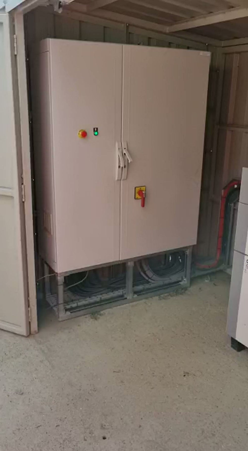 QzmlkvmqT6uyHYgaqKCD_Electrical+Motor+Panel-v (2).mp4
