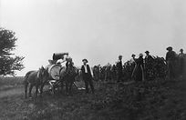 PERRIERES_chariot-dans-vignes-2-1.jpg