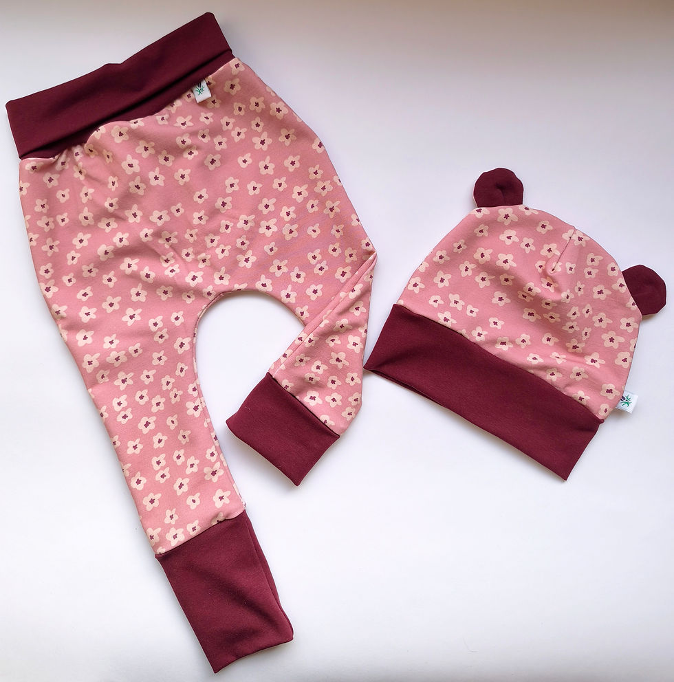 Set GROW WITH ME HLAČICE + kapa, cvjetići