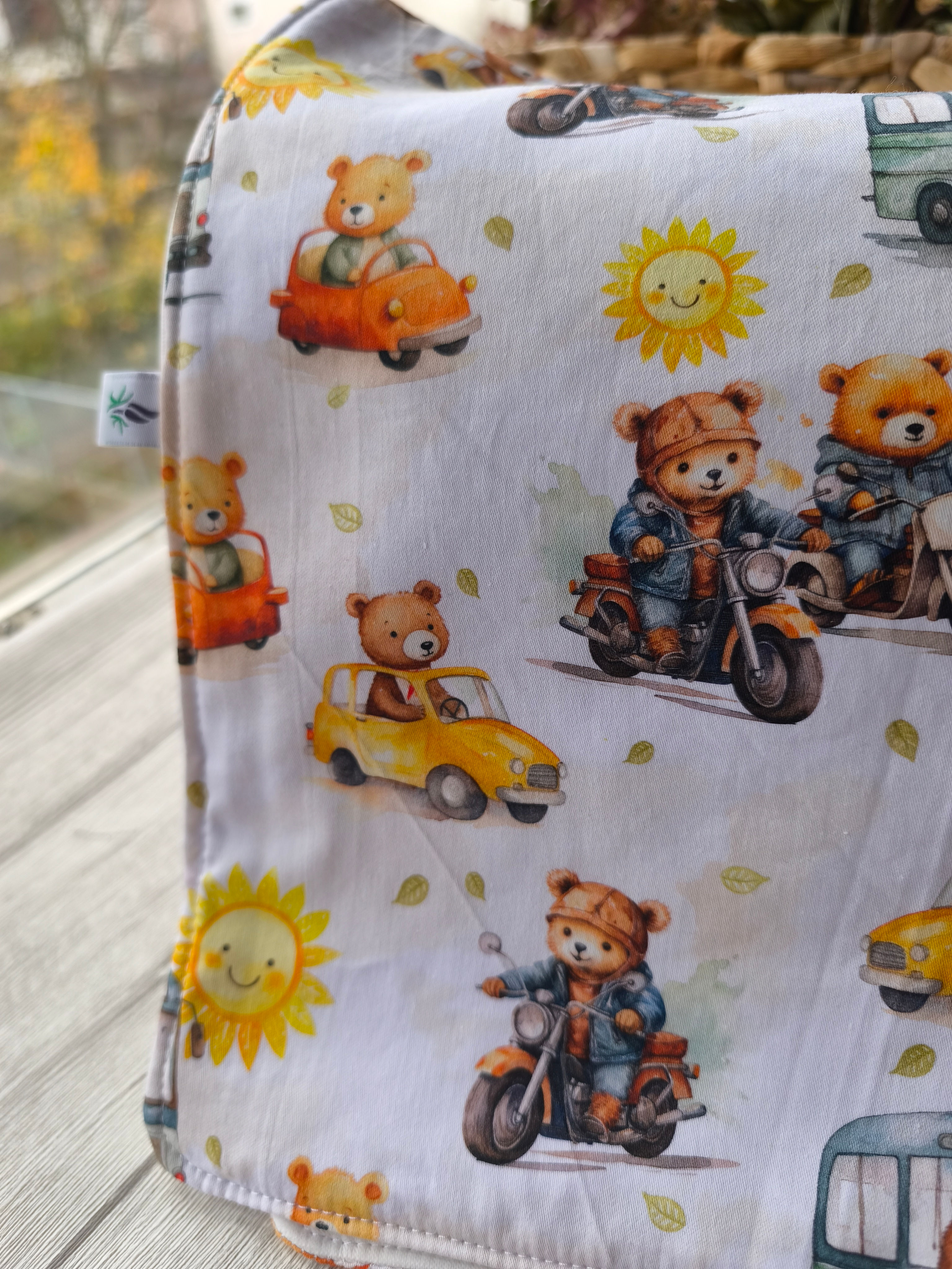 Nepromočiva podloga medo na motoru 