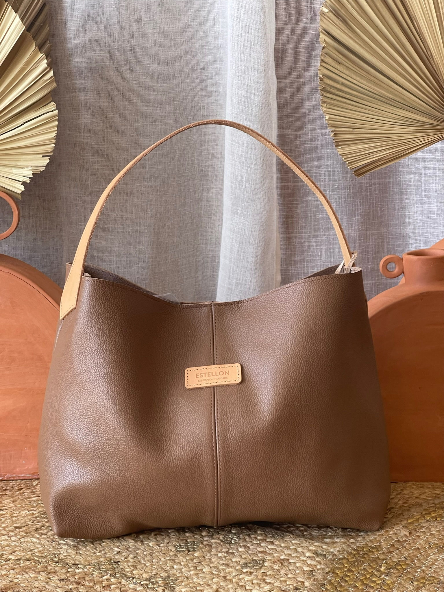CLOTAIRE ANDUZE - Sac style HOBO taille M - Cuir grainé - Porté épaule - TAUPE