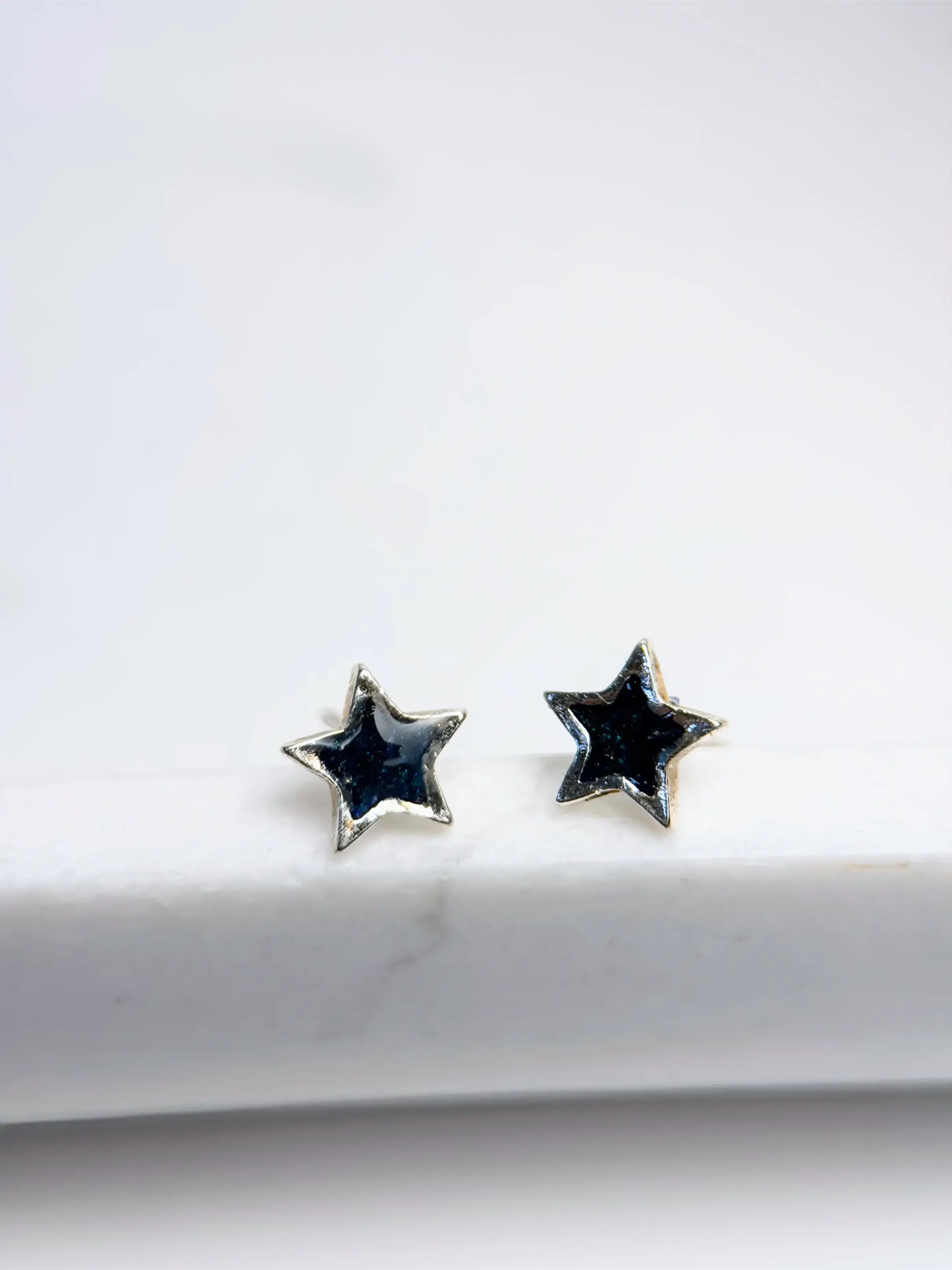 Ohrstecker im Stern Design als Andenken an Sternenkind - gefertigt aus Sterlingsilber und Epoxidharz