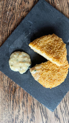 Une version allégée de la sauce Béarnaise pour une recette saine, idéale en accompagnement du pané croustillant au fromage (CF50) ou du pavé blé Cantal AOP (CC50).