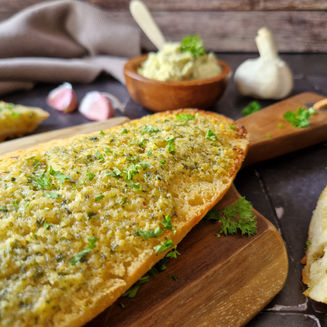 Ofengerösteter Knoblauch mit Baguette (TM)