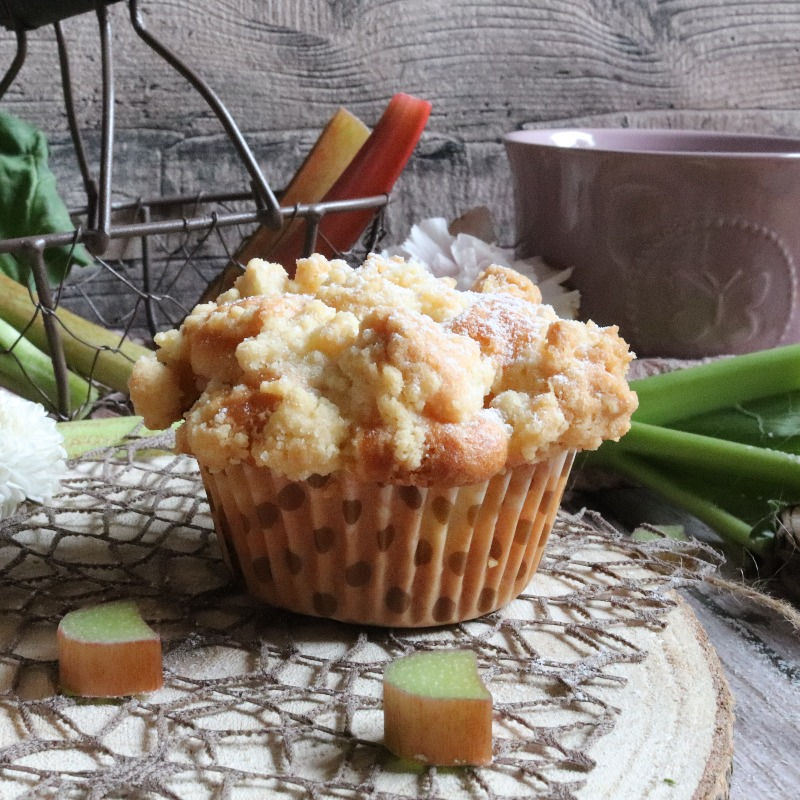 Rhabarber Muffins mit Streusel